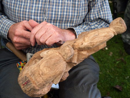 Burnley,Lancashire,festival, craftsman,crafts,wood,carving,crowds, woodland,park.celebration,Brenda kean,clogs,footware,leather,chiselのeditorial素材