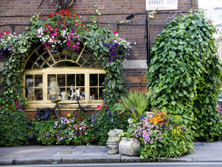 Bringing greenery to the city of London Englandのeditorial素材