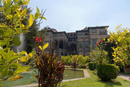 Statue in the Garden of the Palazzo Pfanner in Lucca Tuscany Italyのeditorial素材