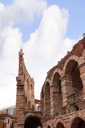 Verona is a city in Northern Italy which features in Shakespeare s tragedy Romeo and Juliet and also in his drama Two Gentlemen of Verona  Each summer they present operas in the Roman Amphitheatre or Arena in the centre of the city of Verona  のeditorial素材
