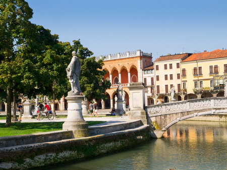Statue in the park of the Prato della Valle in Padua Italyのeditorial素材