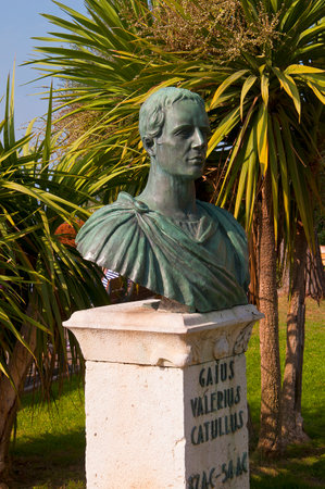 Statue to the Roman Poet Catullus in Sirmione Lake Garda Italyのeditorial素材