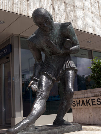 Statue of the Shakespeare on the banks of the River Danube in Budapest Hungaryのeditorial素材