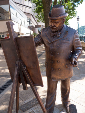 Statue of the Artist on the banks of the River Danube in Budapest Hungaryのeditorial素材