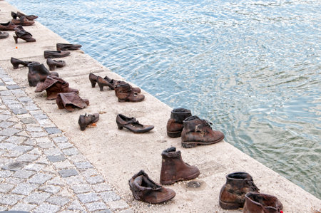 Bronze shoes on the quayside of the River Danube in Budapest to remember the deportation of Hungarian Jews to the Nazi Death Campsのeditorial素材