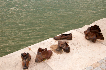 Bronze shoes on the quayside of the River Danube in Budapest to remember the deportation of Hungarian Jews to the Nazi Death Campsのeditorial素材