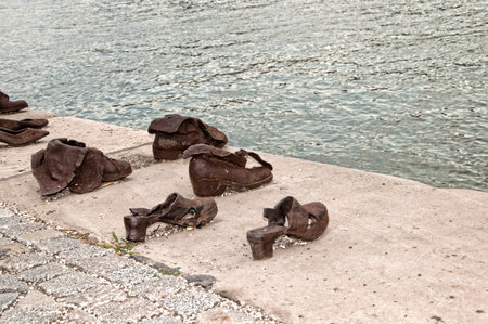 Bronze shoes on the quayside of the River Danube in Budapest to remember the deportation of Hungarian Jews to the Nazi Death Campsのeditorial素材