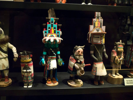 Native Amercan Figures in the Phoenix Museum In Arizona USAのeditorial素材