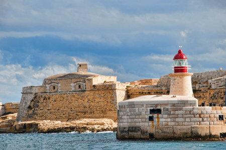 Lighthouse at the entrance to the Grand Harbour in Valleta Maltaのeditorial素材