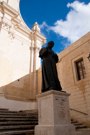 Statue of Pope John Paul the 2nd at Gozo Cathedral dedicated to the  Assumption of the Blessed Virgin Maryのeditorial素材