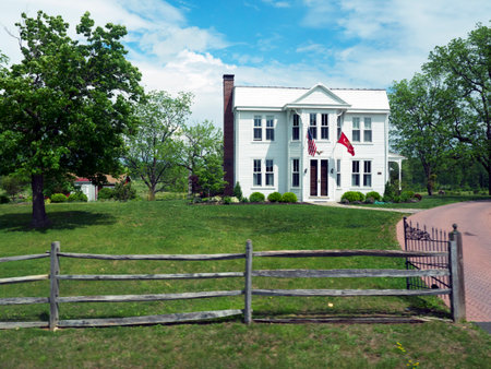 House on the Battlefield in Gettysburg Pennsylvania which is dotted to many memorials to the fallen and to commemorate the individuals involvedのeditorial素材