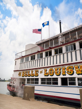 Paddlesteamer Riverboat on the River Ohio in Louisville Kentuckyのeditorial素材