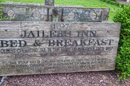 Old County Jail and stocks in Bardstown Kentucky USAのeditorial素材