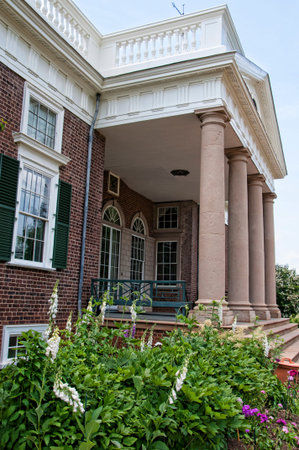the graceful house built by Thomas Jefferson on the Potomac River near Richmond Virginia  USAのeditorial素材