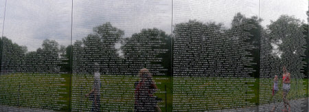 The Vietnam Wall with the names of the fallen in Washington DC USAのeditorial素材
