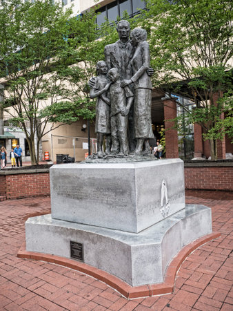 Statue on the Savannah River in Savannah Georgia USAのeditorial素材
