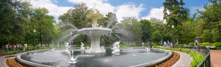 Statues and Fountains in Forsyth Park in Savannah Georgia USAのeditorial素材
