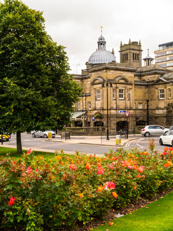 Harrogate is a spa town in North Yorkshire, England.  Historically in the West Riding of Yorkshire, the town is a tourist destination and its visitor attractions include its spa watersのeditorial素材