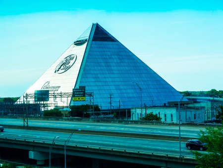 Memphis Visitors Centre Tennessee USA by the Mississippi River and the Dolly Parton Bridgeのeditorial素材