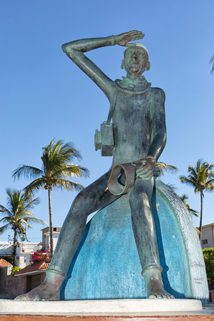 February 9, 2014 La PAz, Mexico: statue of Jacques Cousteau in Baja California, he conducted many expeditions on the sea of Cortezのeditorial素材