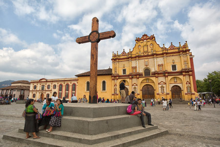 April 14, 2014 San Cristobal de las Casas, Mexico: 'Plaza de la Paz' in front of San Cristobal cathedral is a popular place with locals and tourists as wellのeditorial素材