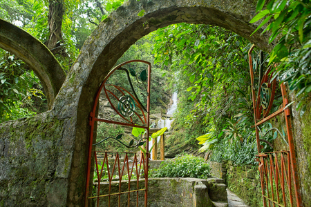 May 18, 2014 Xilitla, Mexico: Las Pozas also known as Edward James Gardens as well, with concrete structures blending in to vegetation in the most Northern jungle of the country nowadays a tourist destinationのeditorial素材