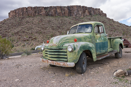 November 10, 2015 Arizona,USA: vintage truck on roadside along historic route sixty sixのeditorial素材