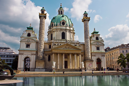 Church of St. Charles Borromeo Wiener Karlskirche in Vienna, Austriaの写真素材