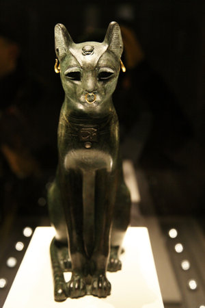 ancient egyptian sculpture of a catの写真素材