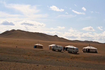 White Mongolian yurts in the Gobi Desertのeditorial素材
