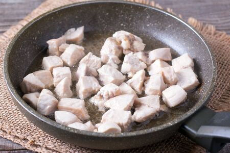 fried chicken pieces on the pan with vegetable oil\fried chicken pieces\meat products,cookingの写真素材