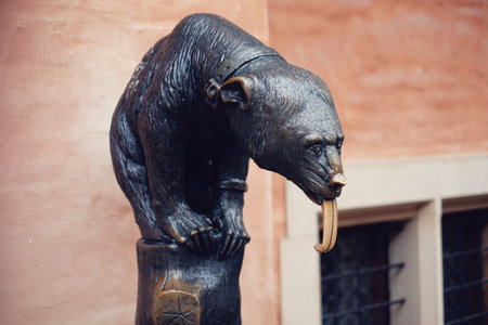 Sculpture of a bear nature, background, white naturalの写真素材