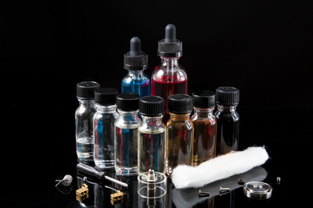 Vaporizer glass e-liquids with toolsの写真素材