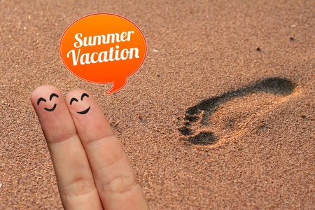 Happy finger couple on summer vacation with speech bubbleの写真素材