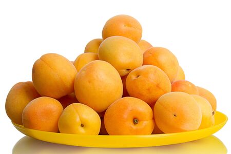 Heap apricot on the yellow plate isolated on white background
の写真素材