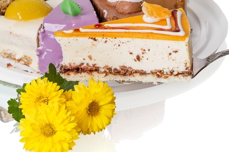 Piece of cake soufflÃ© and yellow flowers isolated on white backgroundの写真素材