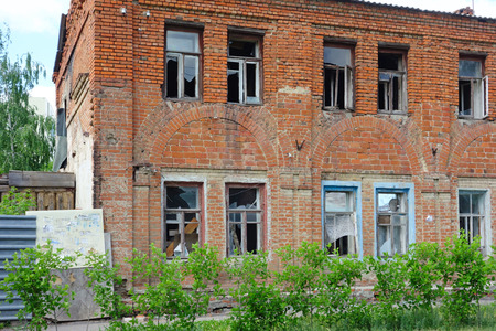 Old brick house with broken windows for demolitionの写真素材