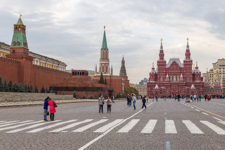 Moscow, Russia- 23 September 2014: View of the Moscow Kremlin, State Historical Museum and Lenins Mausoleum on the Red Square. Iconic resting place of Vladimir Lenin. People on the square.のeditorial素材