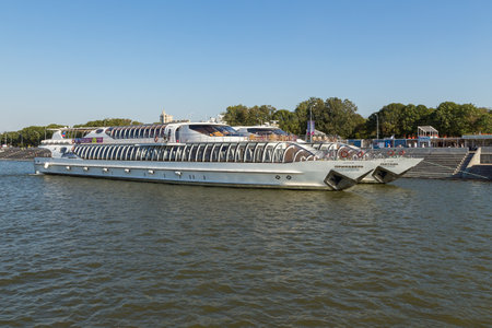 Moscow, Russia- 21 September 2014: Tourist ferry on the Moscow River. view of the modern buildings of the city from the river.のeditorial素材