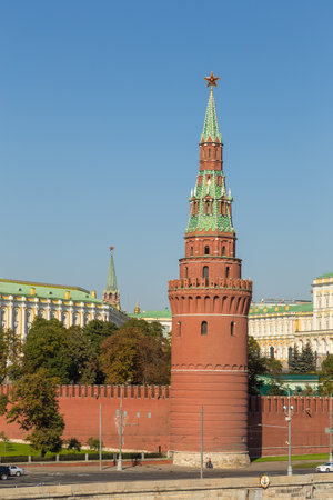 Moscow, Russia- 21 September 2014: View of the Kremlin wall with Annunciation tower. Grand Kremlin Palace in the background.のeditorial素材