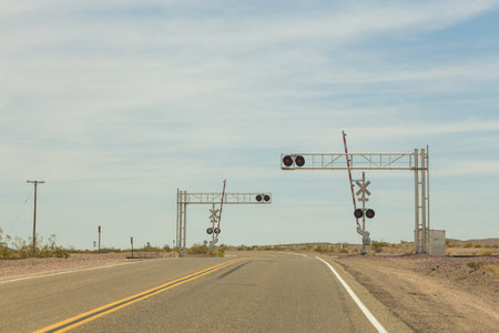 Open railroad crossing, Ludlow, California State, USA.のeditorial素材