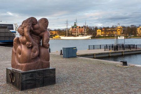Stockholm, Sweden - 18 April 2016: Modernist sculpture on the Skeppsbrokajen waterfront. af Chapman, Dunboyne, full-rigged steel ship in the background.のeditorial素材