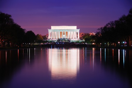 Lincoln Memorial at sunset with lake reflections, Washington DCの写真素材