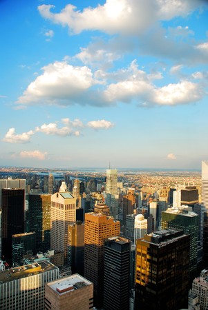 New York City at dusk aerial view with sunset color and cloud. Vertical version.
の写真素材