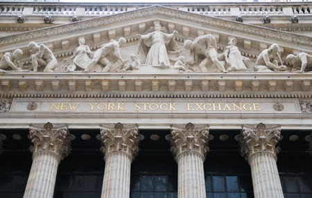 NEW YORK CITY - JAN 1: New York Stock Exchange in Manhattan Wall Street Finance district during United States economy recovery, January 1, 2010 in Manhattan, New York City. のeditorial素材