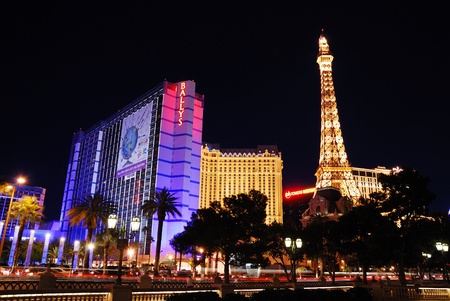 LAS VEGAS - MAR 4: Paris Las Vegas hotel and Casino Eiffel Tower replica with the theme of the city of Paris in France on March 4, 2010 in Las Vegas, Nevada.のeditorial素材