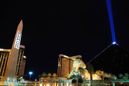 LAS VEGAS - MAR 4: The Luxor, among the most recognizable hotels on the popular Vegas strip because of its striking design and bright light., at night on March 4, 2010 in Las Vegas, Nevada. のeditorial素材