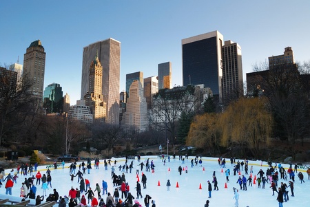 NEW YORK CITY - JAN 1: Ice-skating people with white Christmas in Central Park welcome the new year of 2010 on January 1, 2010 in Manhattan, New York City. のeditorial素材