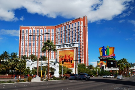 LAS VEGAS - MAR 4: Treasure Island located in the center of Vegas Strip with 2,664 rooms and 220 suites as the famous landmark on March 4, 2010 in Las Vegas, Nevada.のeditorial素材