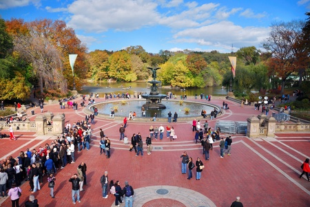 NEW YORK CITY - Oct 21: Central Park, a National Historic Landmark since 1963 with 25 million annual visitors, is the most visited urban park in the United States. October 21, 2010 in Manhattan, New York City.のeditorial素材